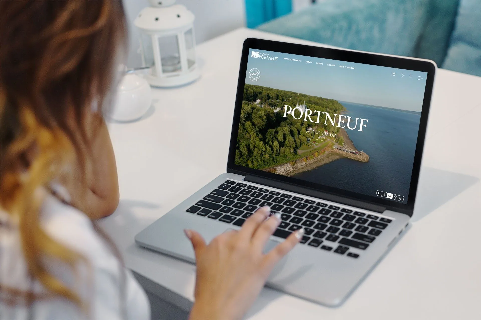 Mockup tourisme portneuf macbook